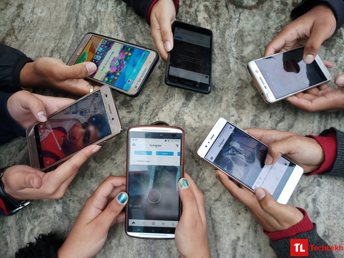 Erkekler telefonla konuşarak para kazanma