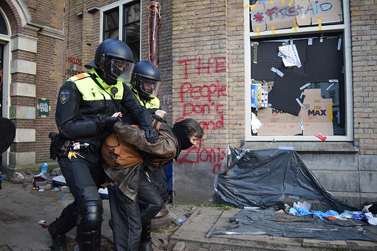 Amsterdam Üniversitesi Gözaltı Filistin Protesto