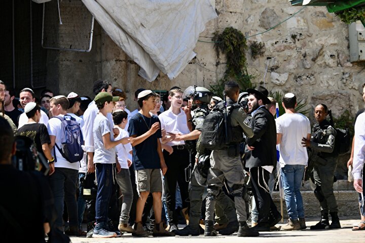 Terörist Yahudiler Kudüs Sokaklarını Işgal Etti4