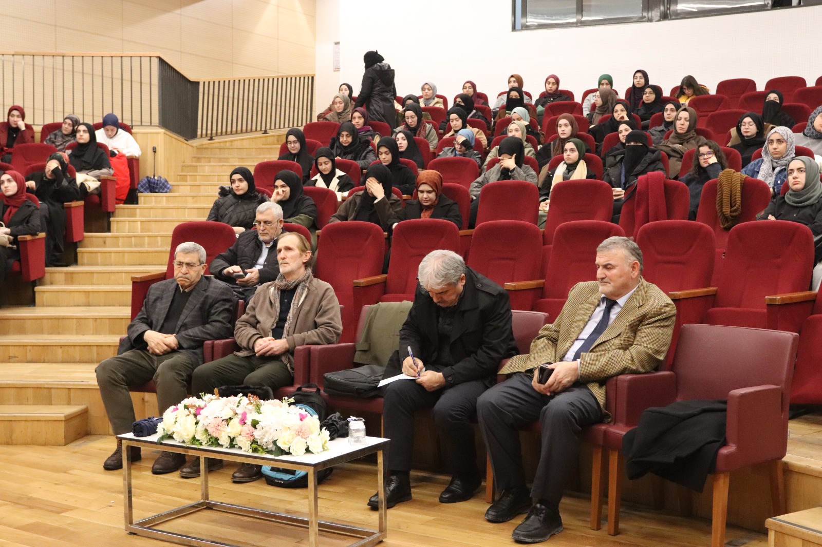 Necip Fazıl'ın Eserlerinde İlahiyat Ve Sosyal Bilimler Paneli Düzenlendi