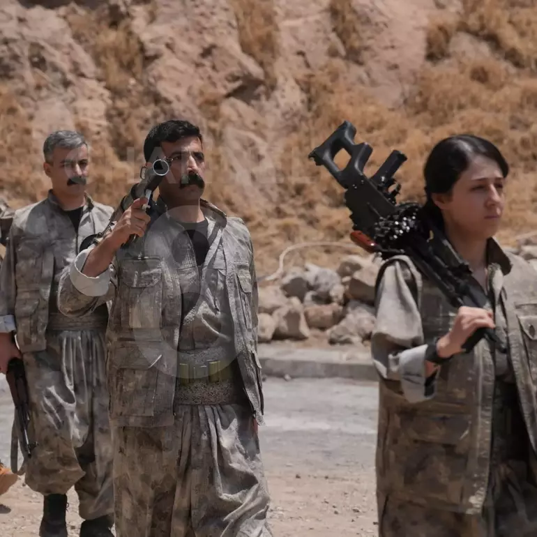 Pkk Si̇lah Birakma Görüntüleri̇ 1