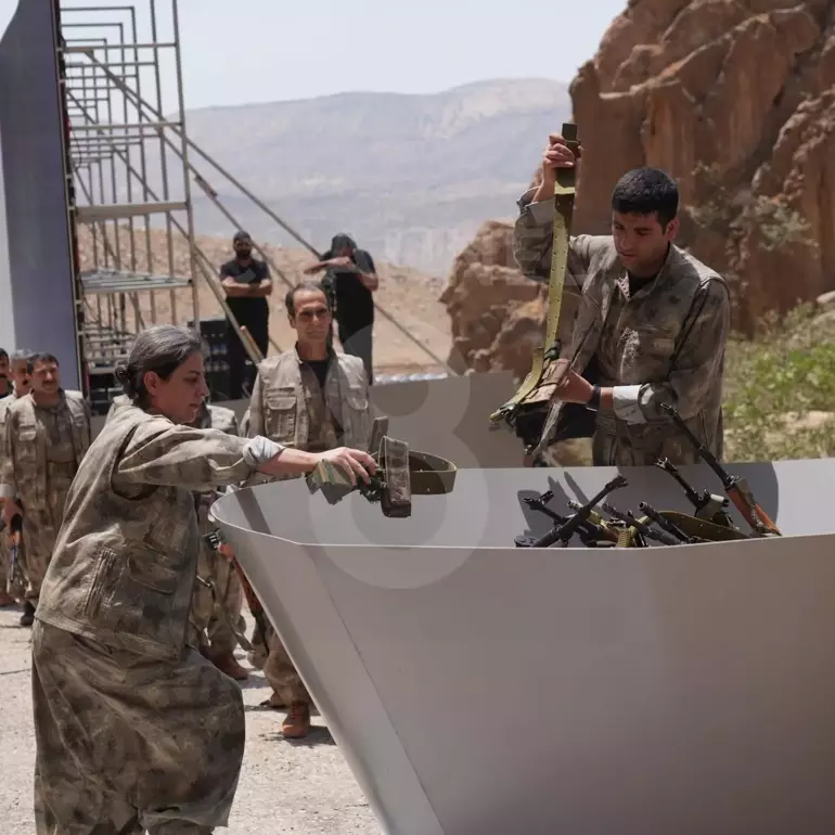 Pkk Si̇lah Birakma Görüntüleri̇ 3