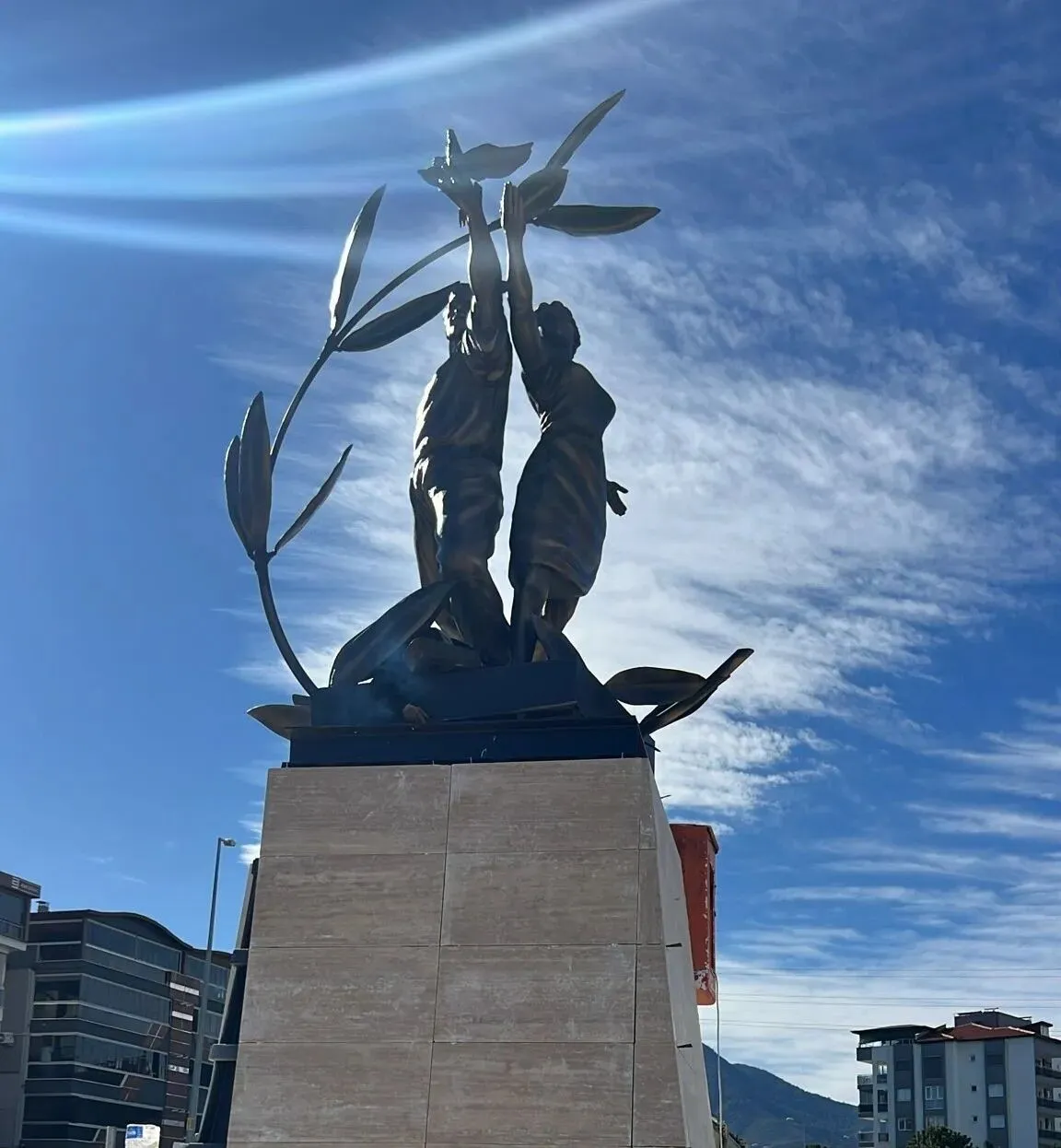 Demokrasi Aniti Kaideye Yerlesti Meydan Yenilendi