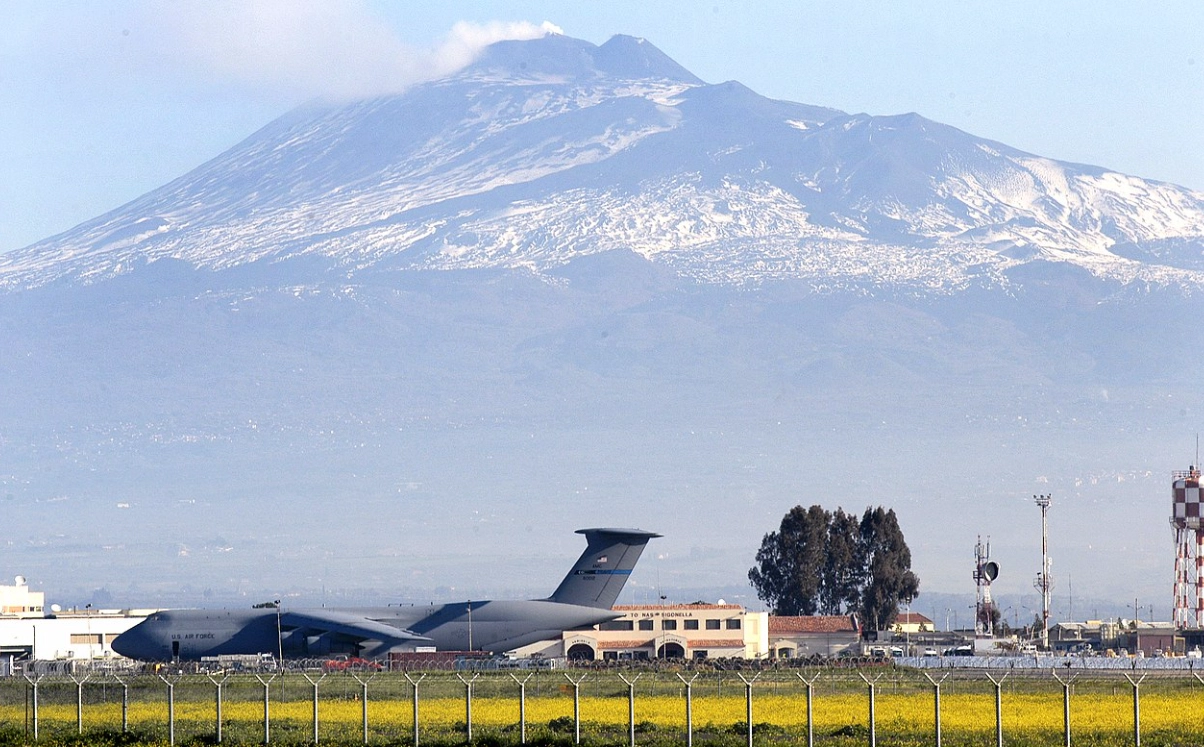 ABD'nin askeri uçuş planı Sigonella'ya takıldı