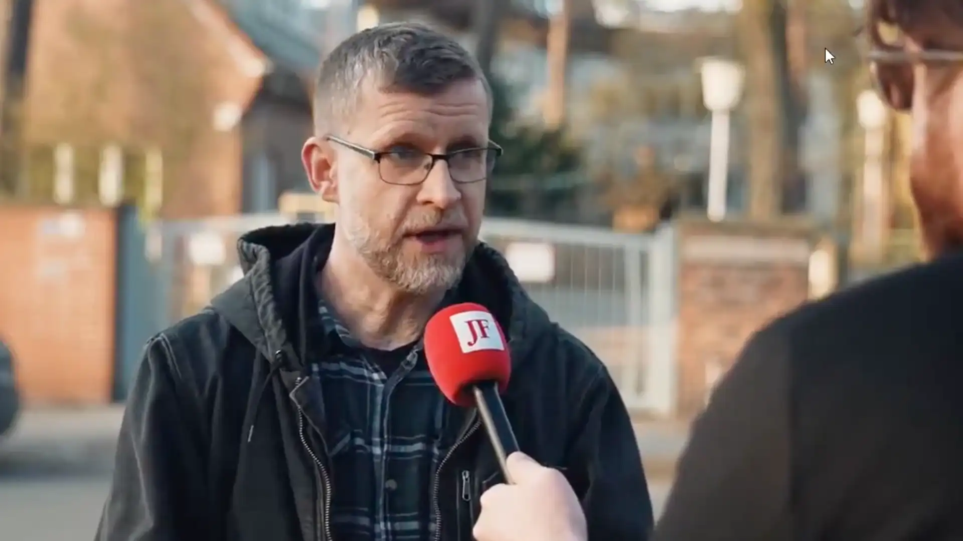 Almanya’da “sadece iki cinsiyet var” diyen bir velinin 3 çocuğu okuldan atıldı