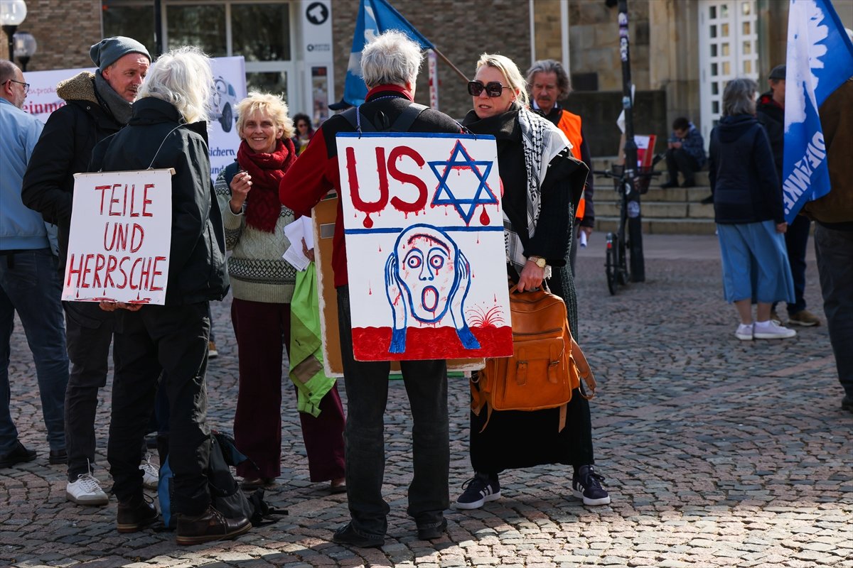 Terörist İsrail'e silah üretecek Volkswagen'e Almanya'da protesto düzenlendi