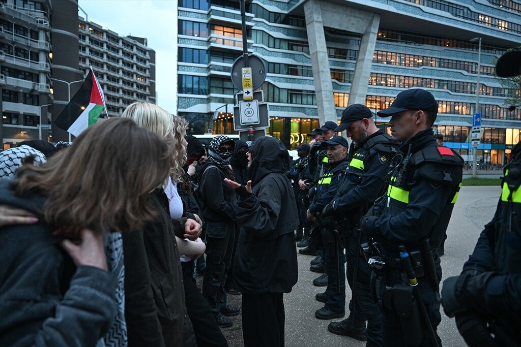 Hollanda’da Filistin Ve Lübnan'a Destek Gösterisine Polis Müdahalesi1