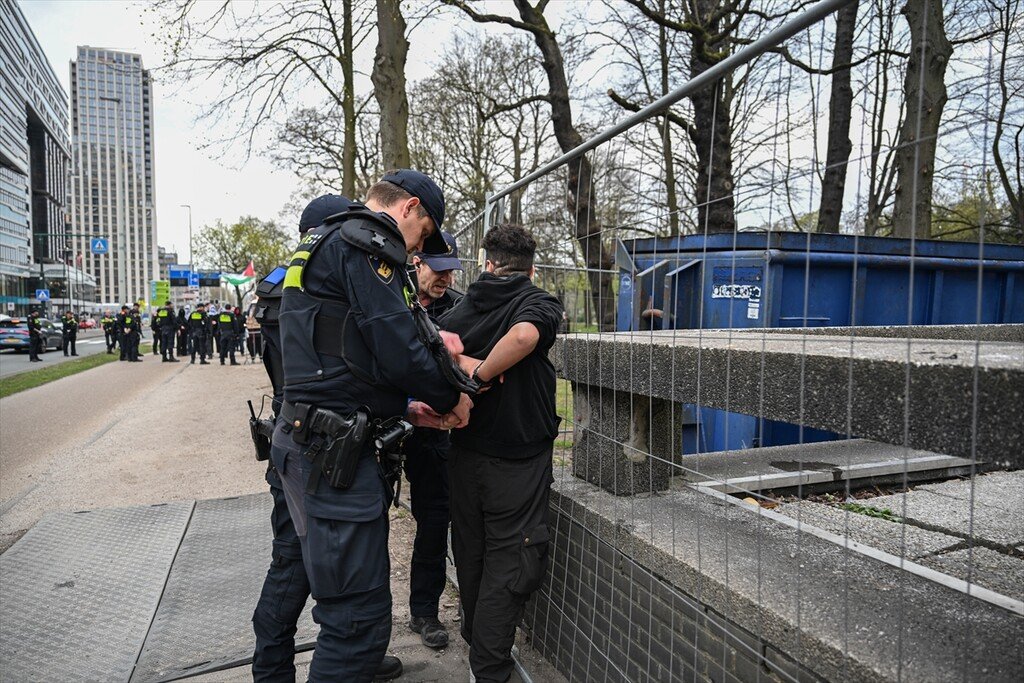 Hollanda’da Filistin Ve Lübnan'a Destek Gösterisine Polis Müdahalesi3