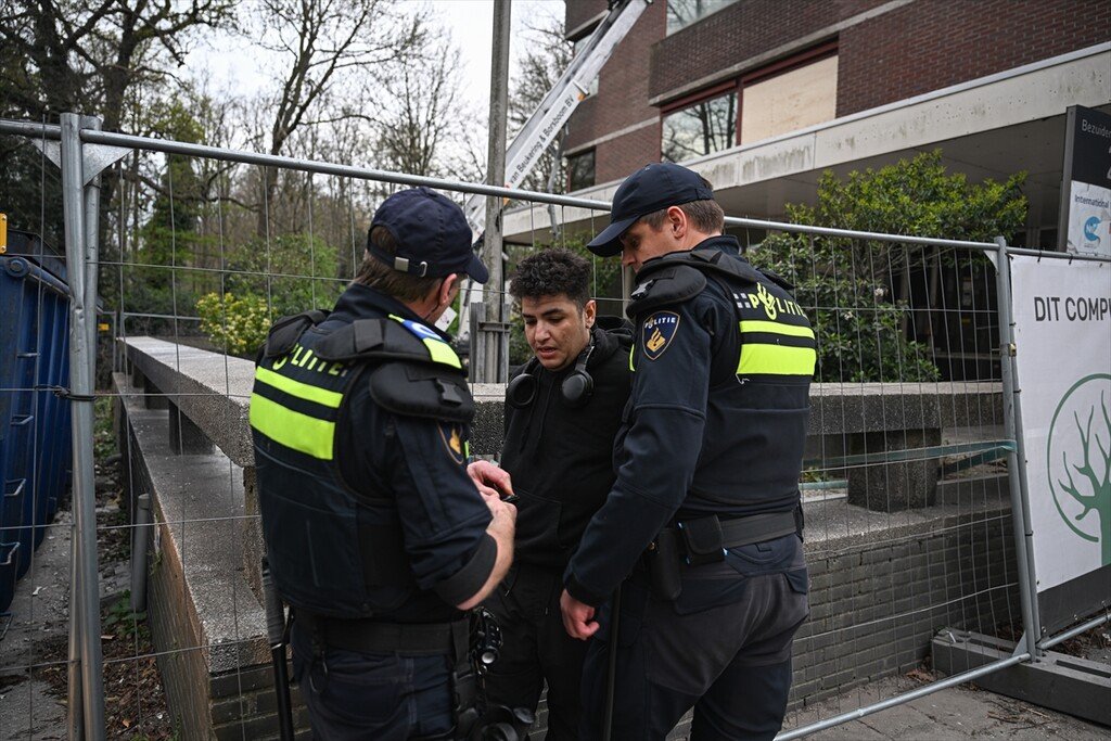 Hollanda’da Filistin Ve Lübnan'a Destek Gösterisine Polis Müdahalesi77