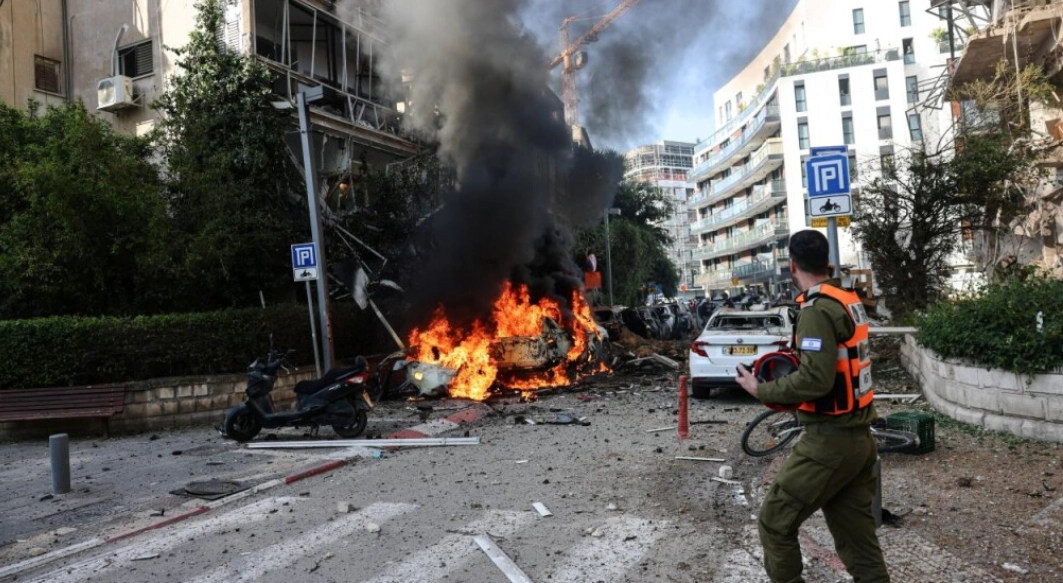 İran misilleme saldırılarını şiddetlendirdi