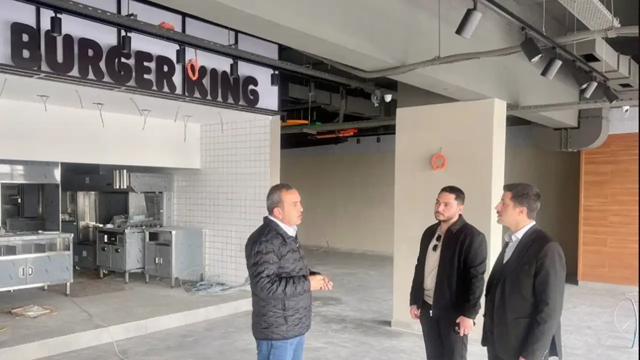 Bu ne pişkinlik? Burger King açılışına “hayırlı olsun” ziyareti