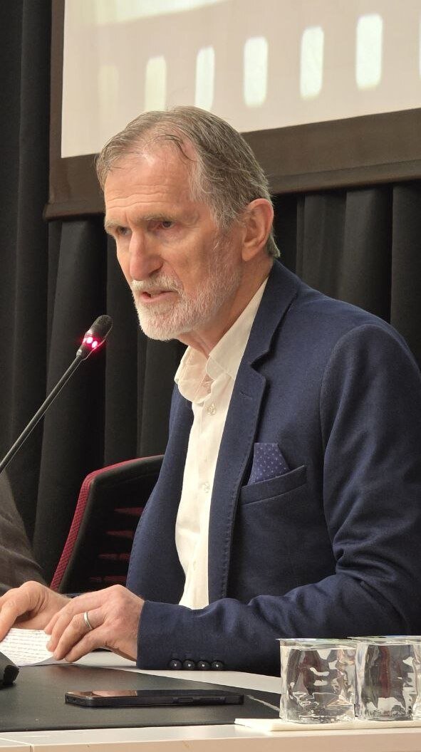 Photo 6021824168434797527 Y