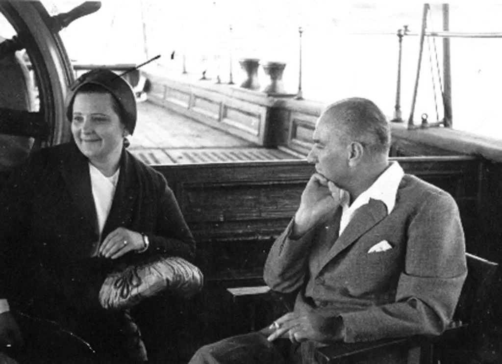 Afet Inan Ve Manevi Babasi Ataturk Trabzonbarosu Jpg