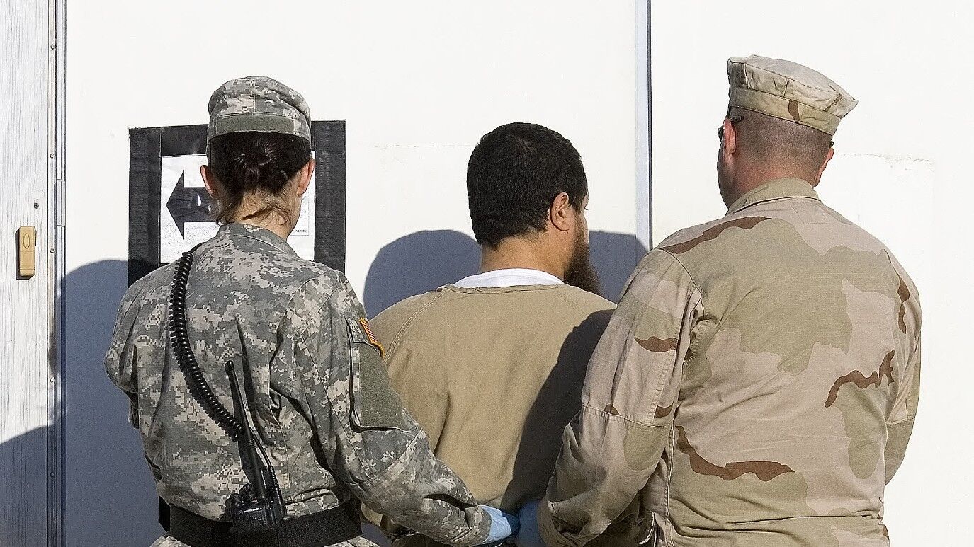 Guantanamo Detainee Taken Back Cell 6 Dec 2006 Afp