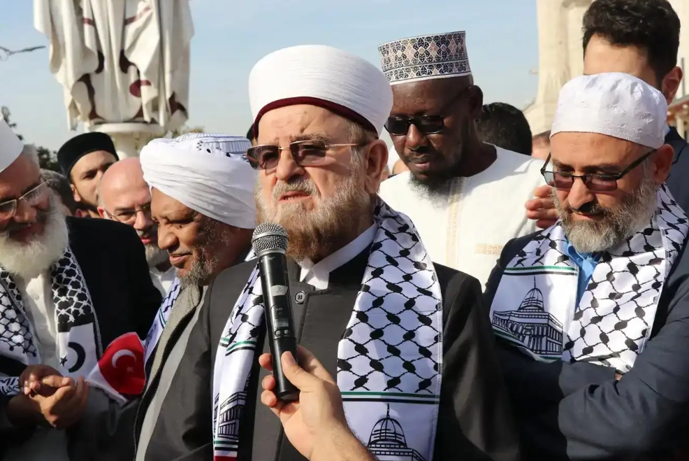 İslâm Alimler Birliği'nden Azerbaycan'a başörtüsü tepkisi