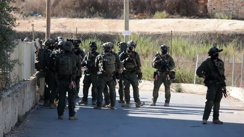 Terörist İsrail ordusu Suriye'ye girdi: Evlere baskın, tarım arazilerine ateş!