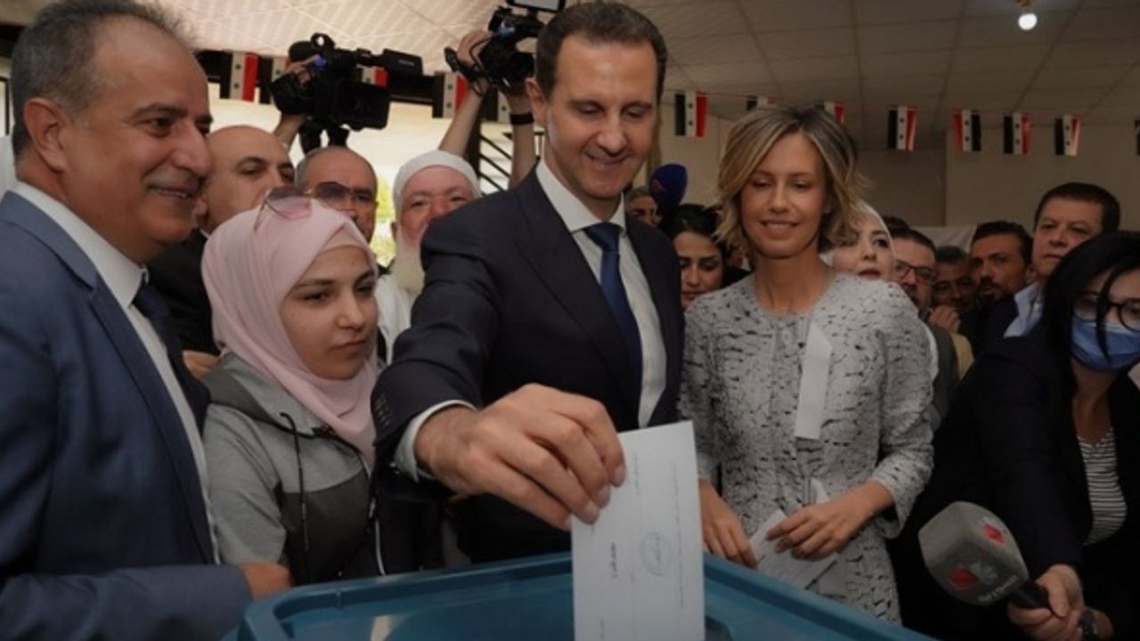 Esad Suriye devlet başkanlığına kendini seçti