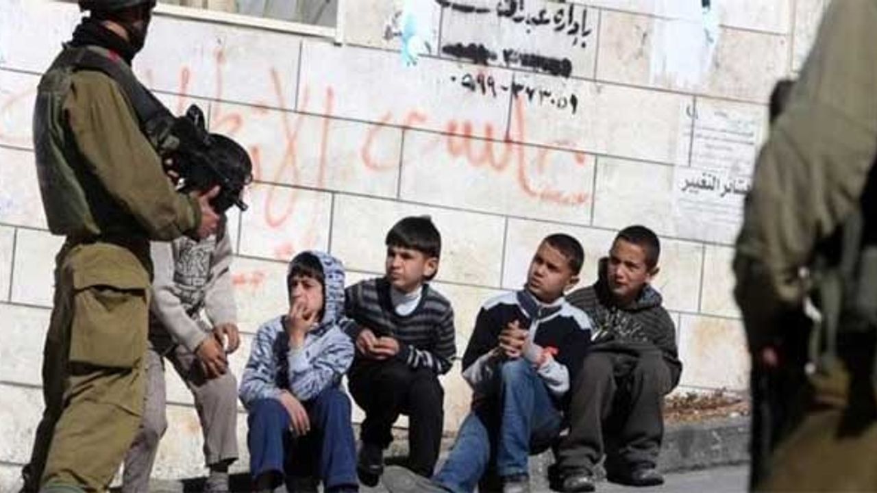 Filistin’de çocuklar şiddet görüyor