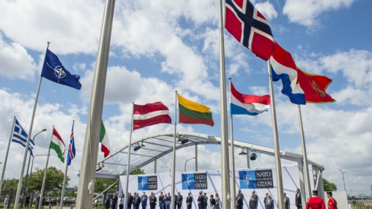 Fransa'dan NATO üyelerine: Avrupa savunmasından korkmayın
