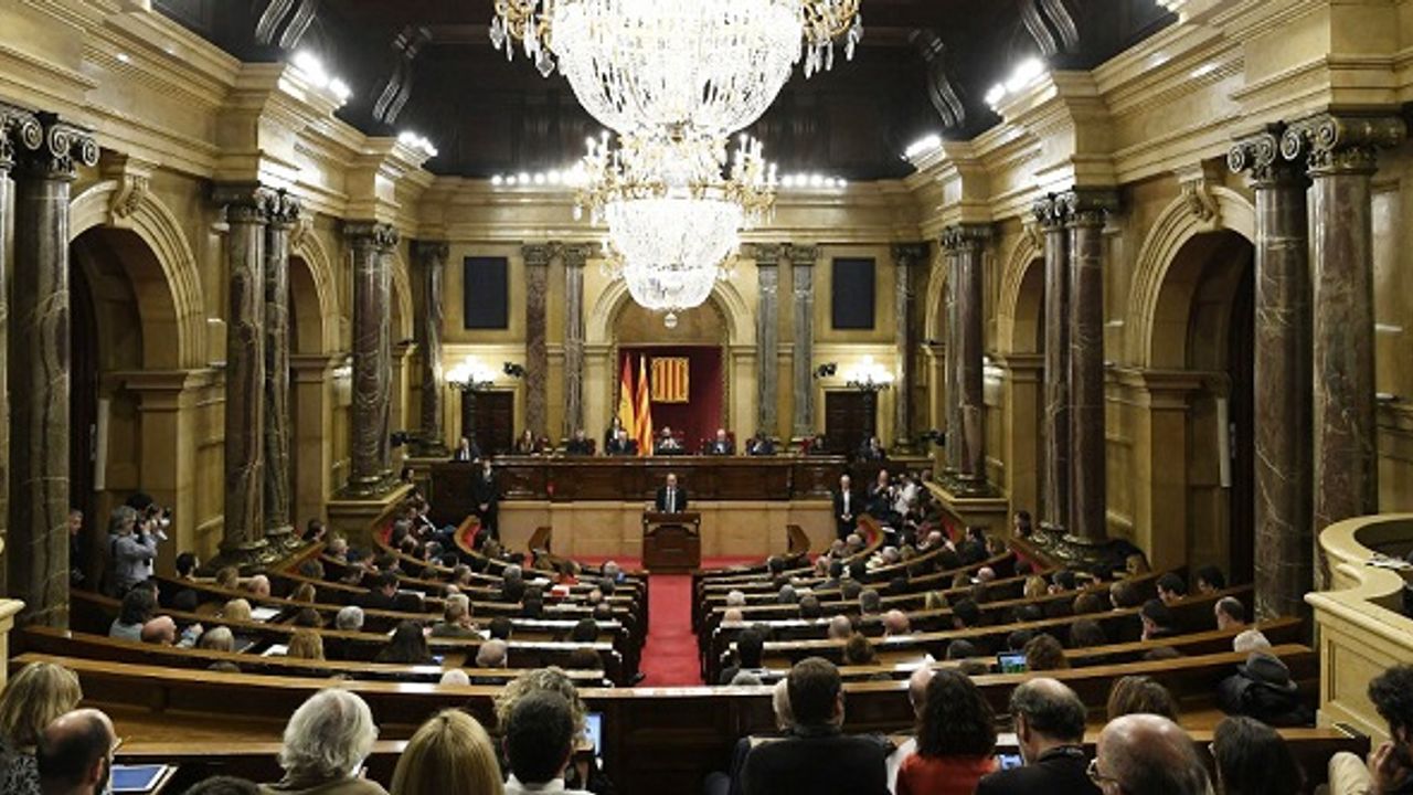 Katalan parlamentosu, YPG'nin başını çektiği yönetimi tanıma kararı aldı