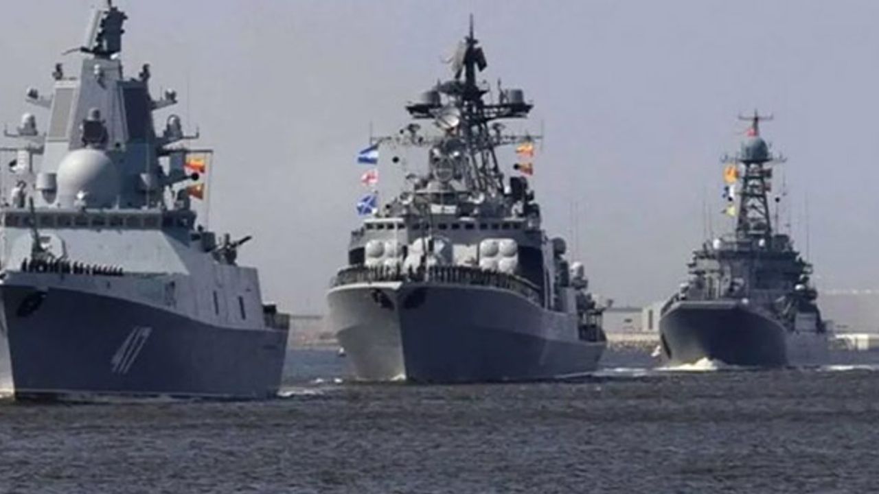 Rus savaş filosu Tsuşima Boğazı'ndan geçiş yaptı