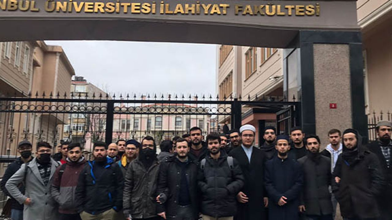İstanbul Üniversitesi öğrencileri Cihat Kısa’ya tepki gösterdi