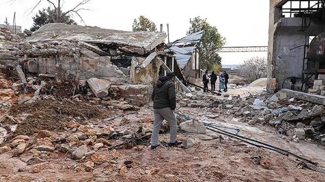 Rus savaş uçağı İdlib'de su dağıtım istasyonunu bombaladı