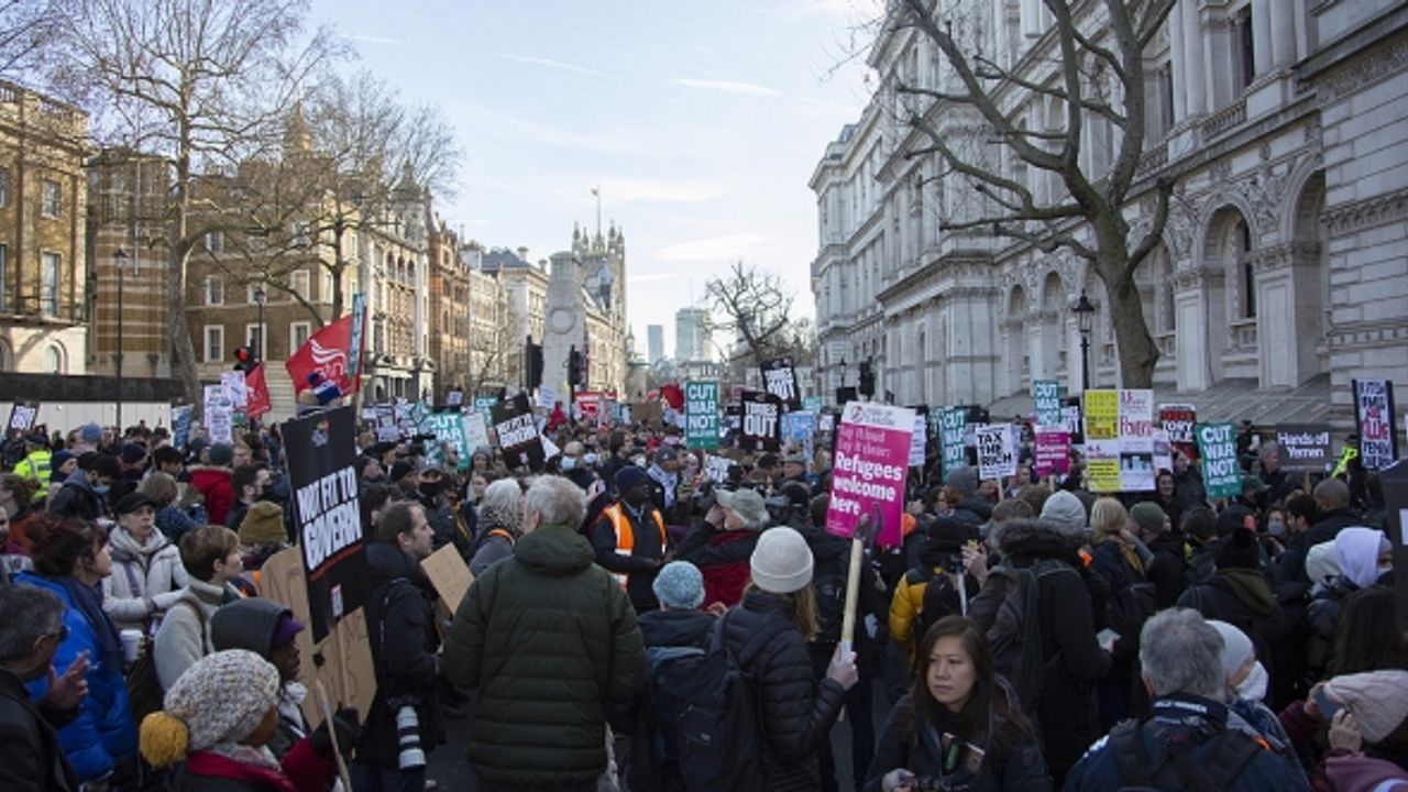 Enerji fiyatları ve gıda fiyatlarındaki artış Londra’da protesto edildi