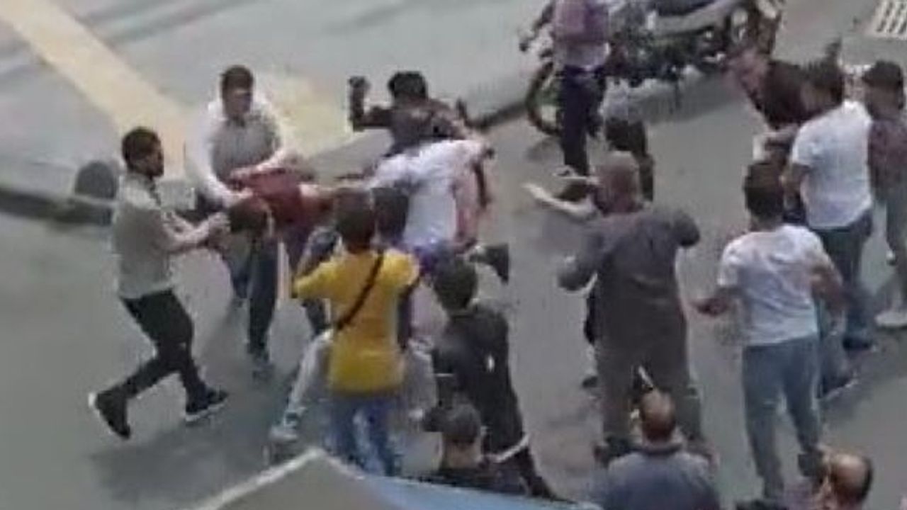 Tekirdağ'da sokak ortasında Cumhurbaşkanına küfreden serserilere meydan dayağı