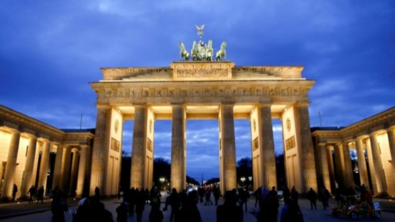 Almanya’da kamu binaları tasarruf için geceleri aydınlatılmayacak