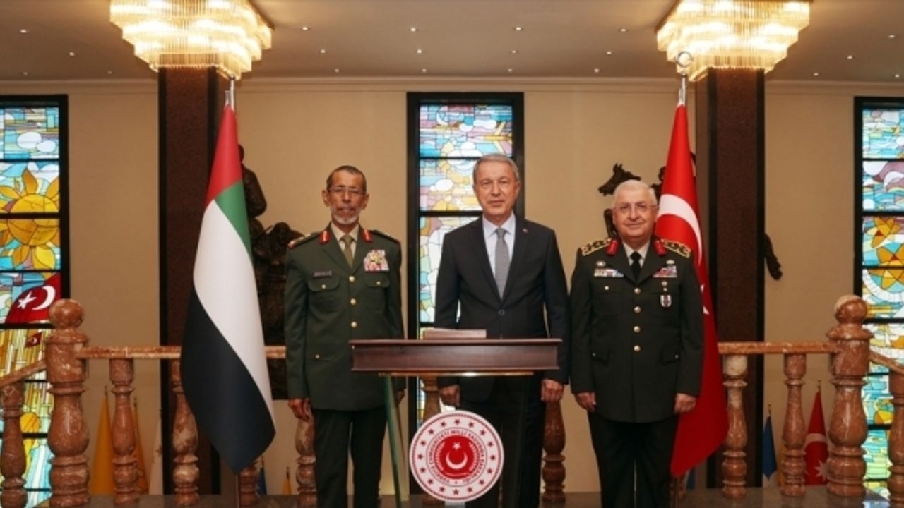 Bakan Akar, BAE Genelkurmay Başkanı Korgeneral Al Rumaithi'yi kabul etti