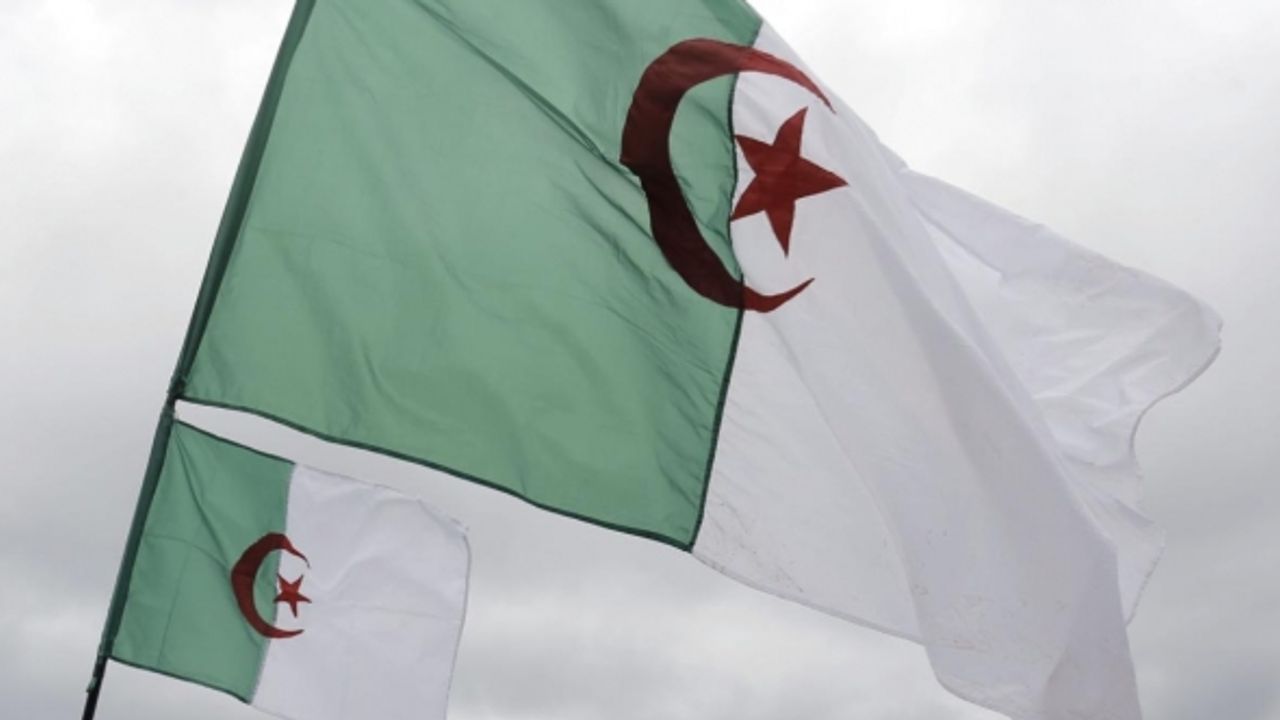Cezayir ile Mısır arasında 12 anlaşma