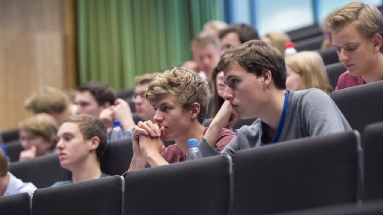 Hollanda'da öğrencilerin toplam kredi borcu 25,7 milyar avroya ulaştı