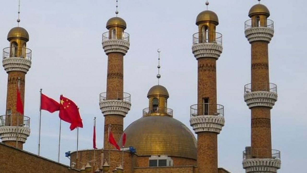 İşgalci Çin, Kur'an eğitimi veren Uygur imamı 10 yıl hapse mahkum etti
