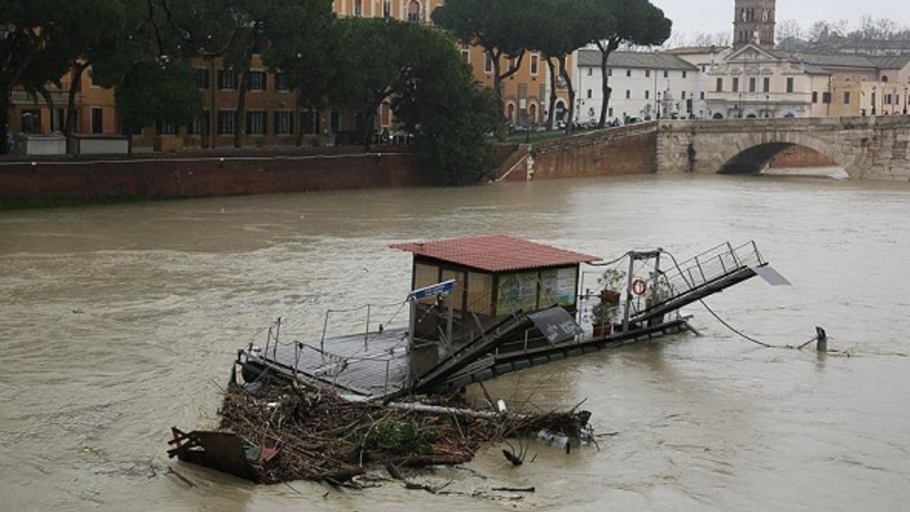 İtalya'daki sel felaketinde ölenlerin sayısı artıyor