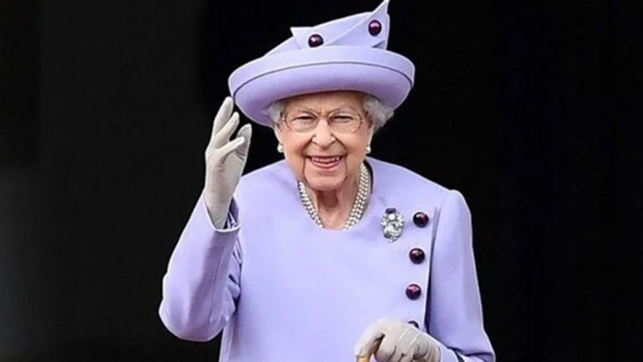 Kraliçe Elizabeth hastaneye kaldırıldı