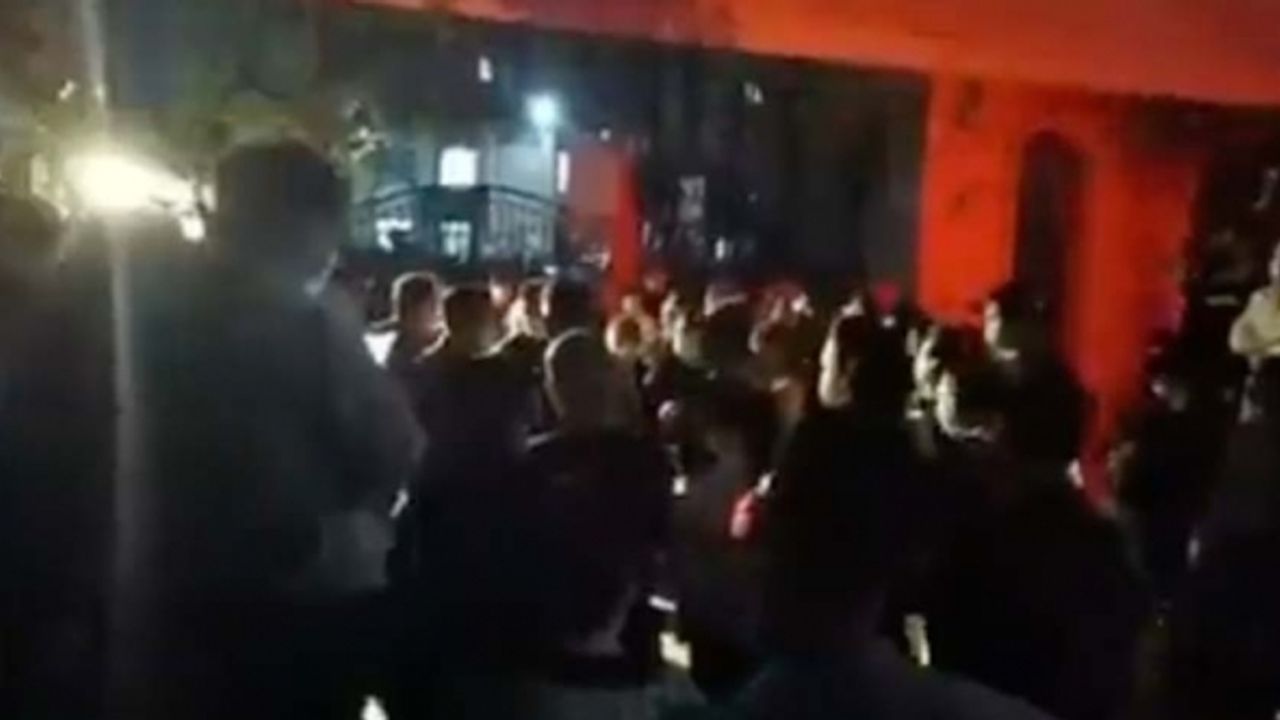 Urumçi’de Çin’in karantina kararı protesto edildi