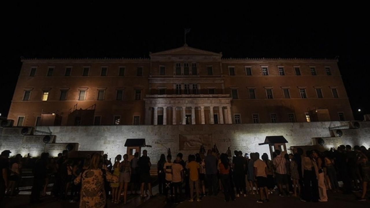 Yunanistan’da parlamento binasının ışıklandırılması kısılacak