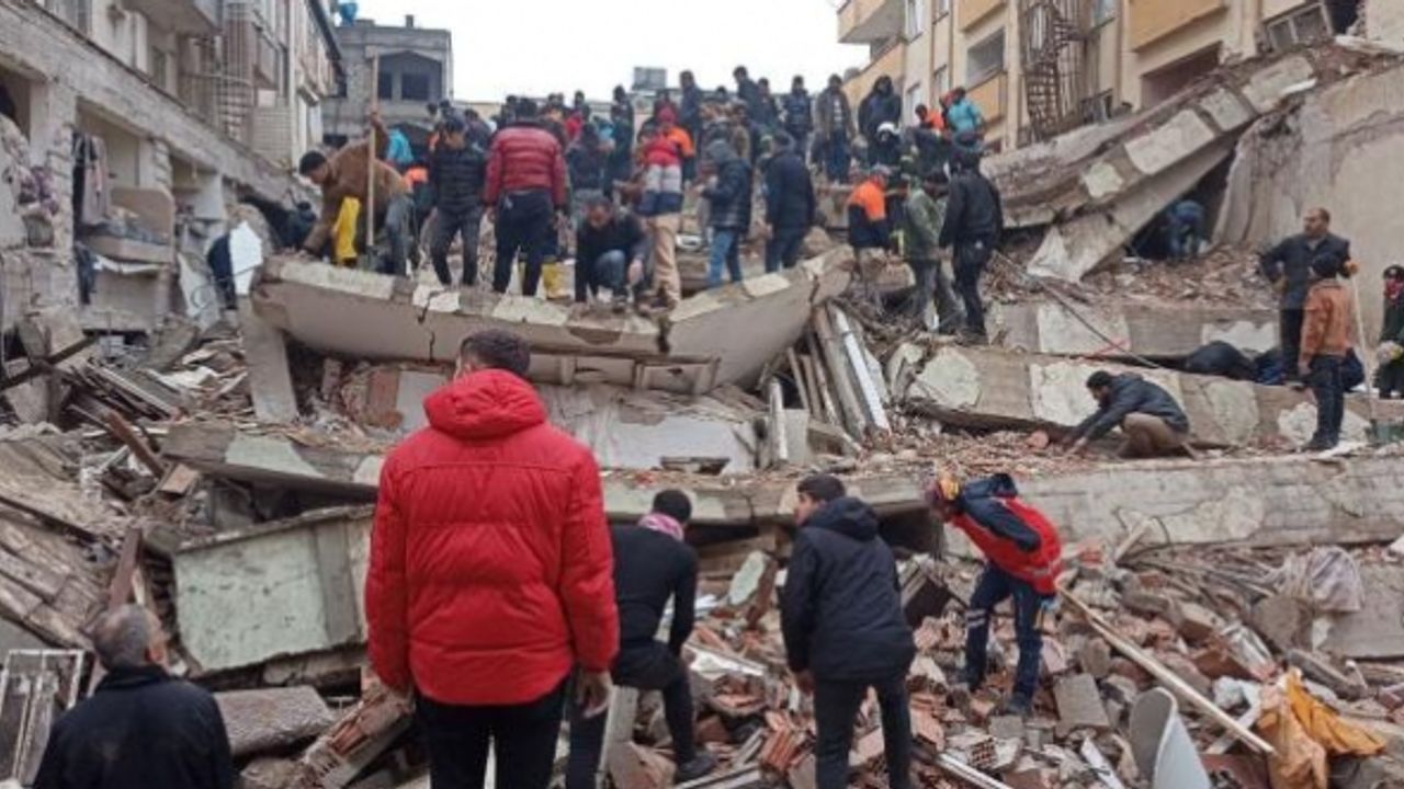 ABD'li sismolog: 12 saatte iki büyük deprem normal değil