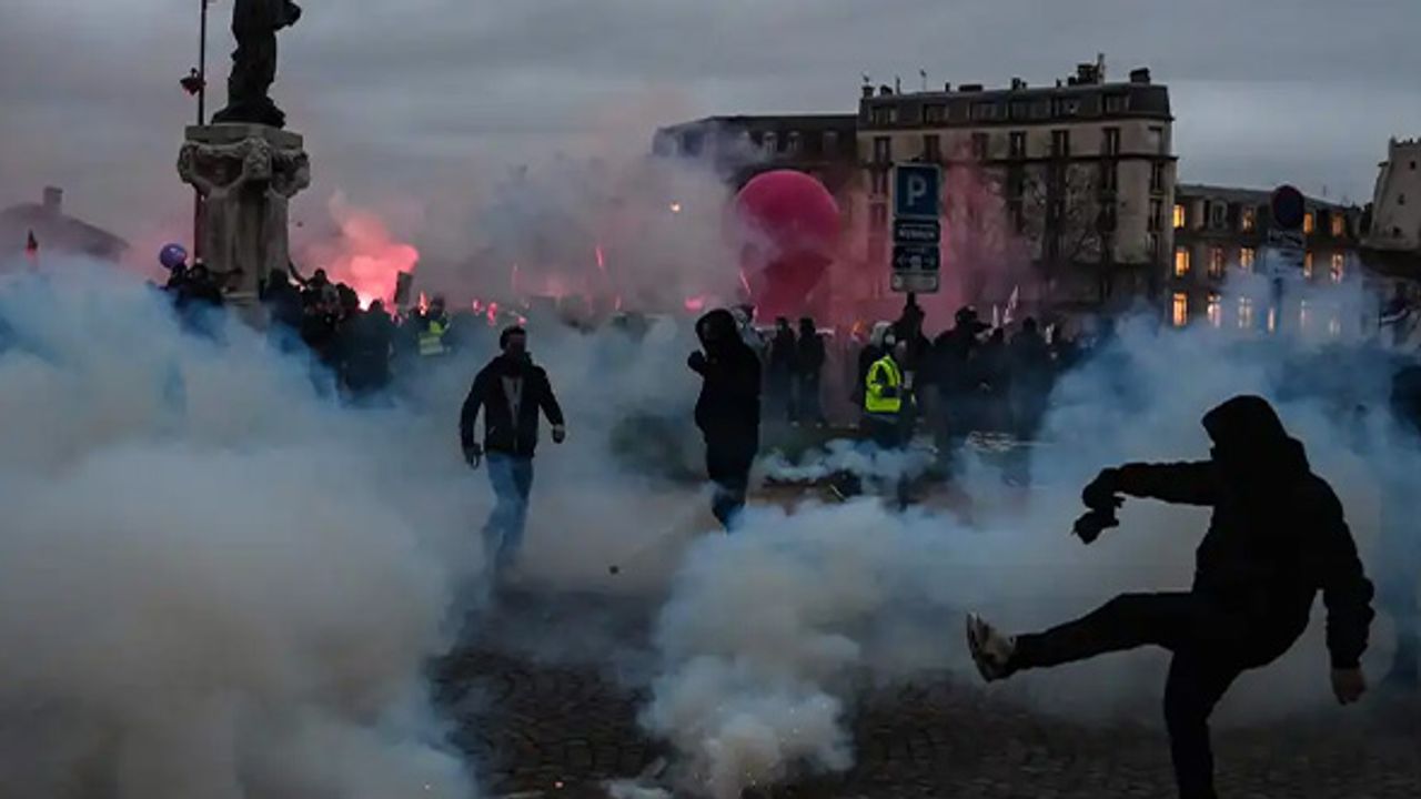 Fransa’da “Robin Hood”lar hükümet karşıtı gösterilere damga vurdu