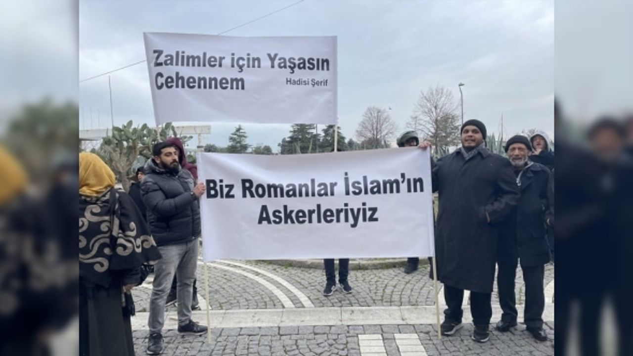 İzmir'deki Romanlar, İsveç'te Kur'an-ı Kerim yakılmasına tepki gösterdi