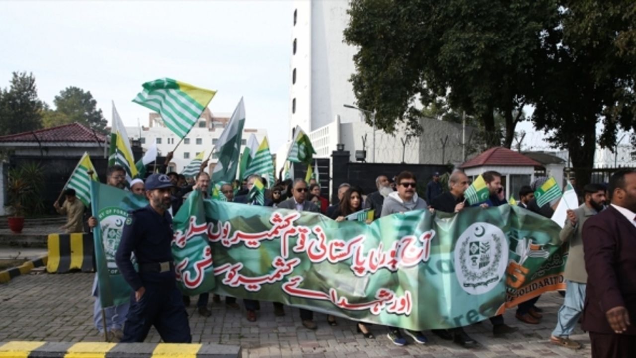 Pakistan'da Müslüman Keşmir halkına destek protestosu