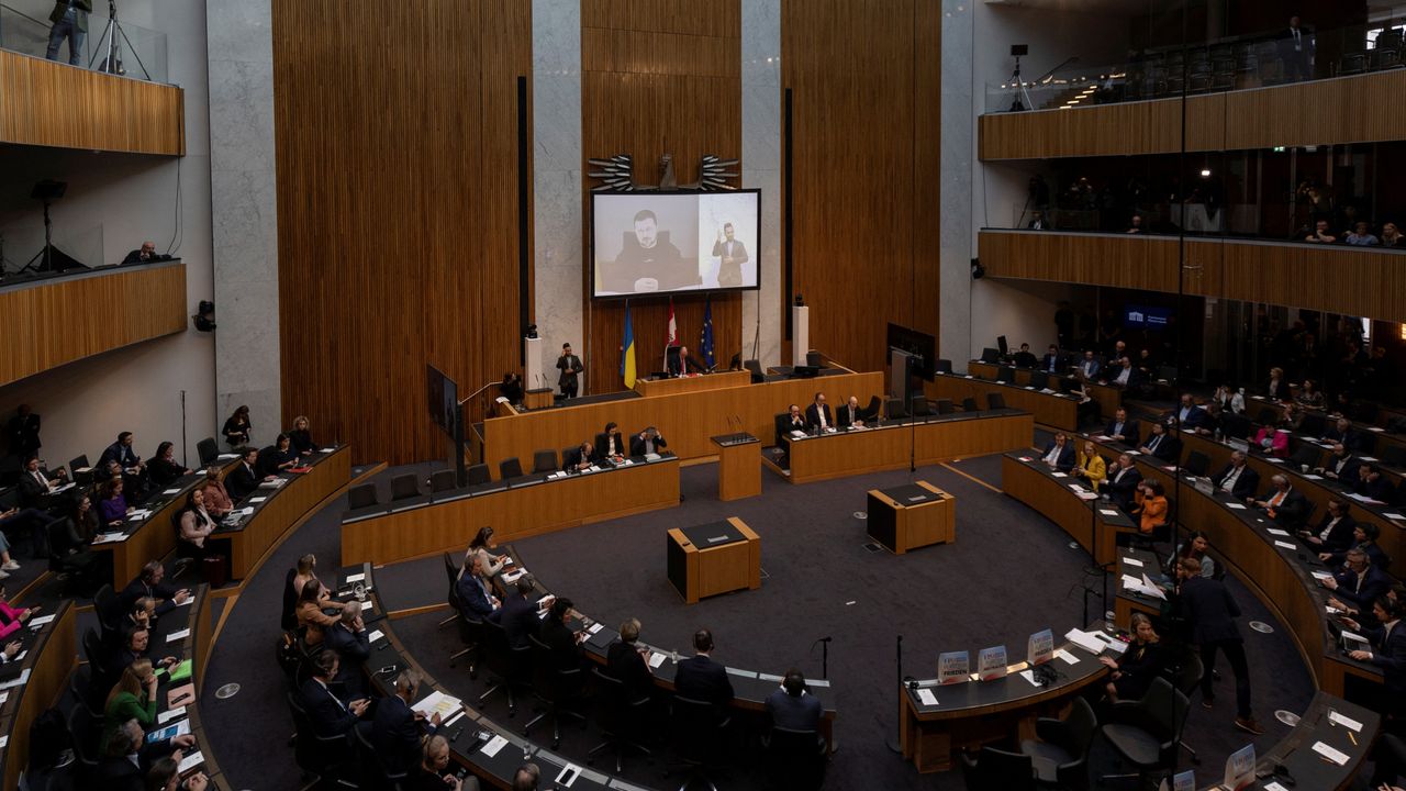 Avusturya'da aşırı sağcı milletvekilleri Zelenskiy'nin konuşması sırasında meclisi terk etti