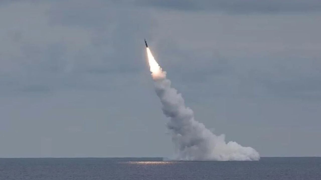 Rusya: Tüm denizaltılarımızı hipersonik füzelerle donatacağız