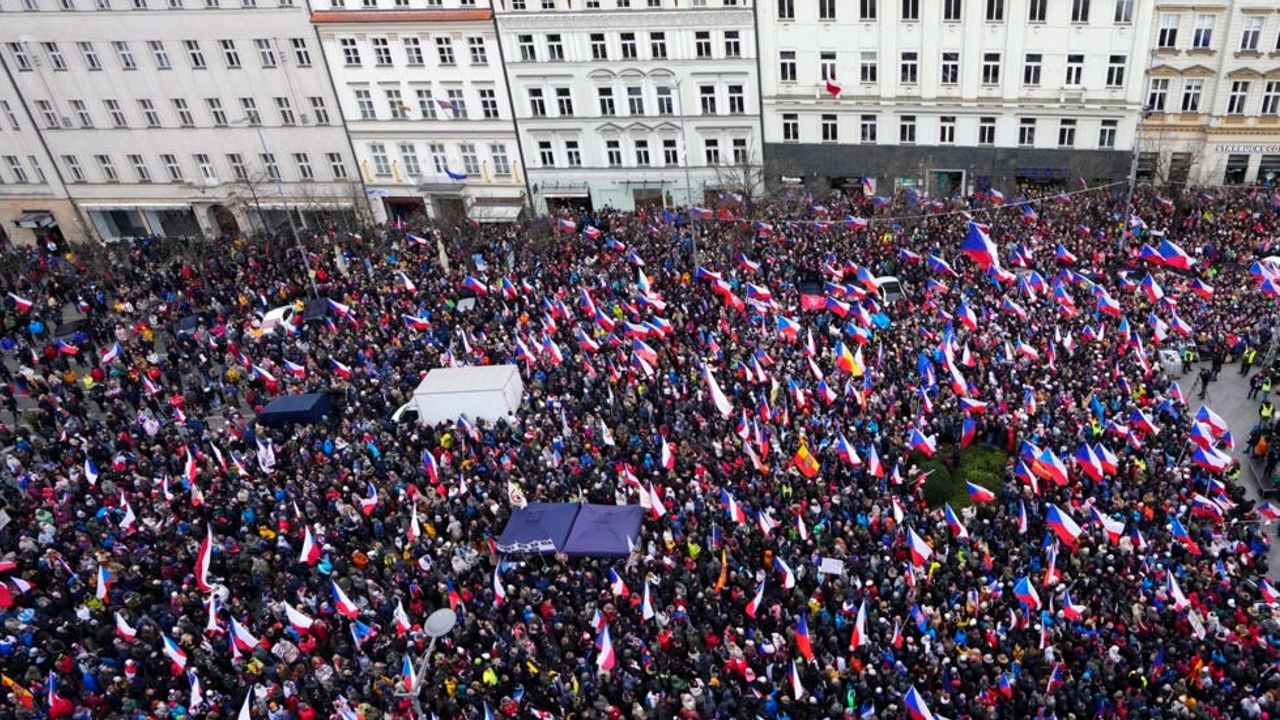Çek Cumhuriyeti'nde Ukrayna protestosu: 'Savaşı Durdur, NATO'yu Durdur'