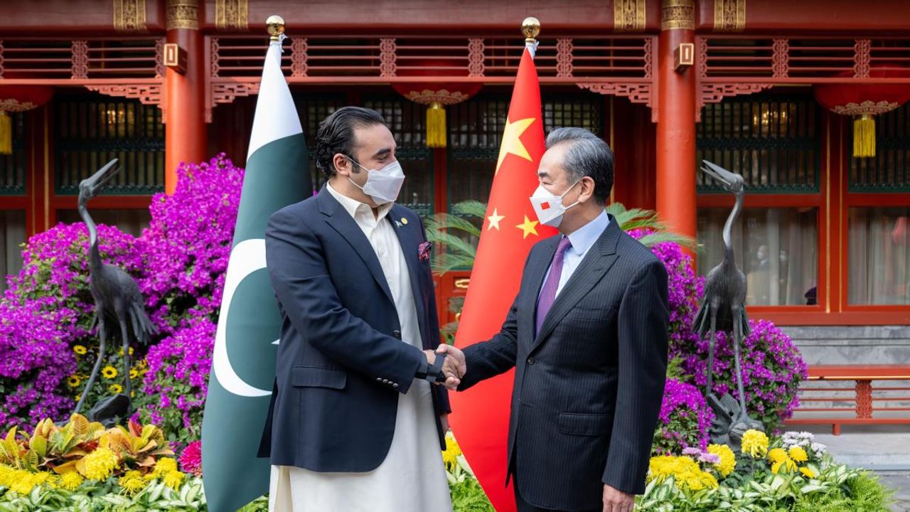 Çin Dışişleri Bakanı, Pakistanlı mevkidaşıyla görüştü