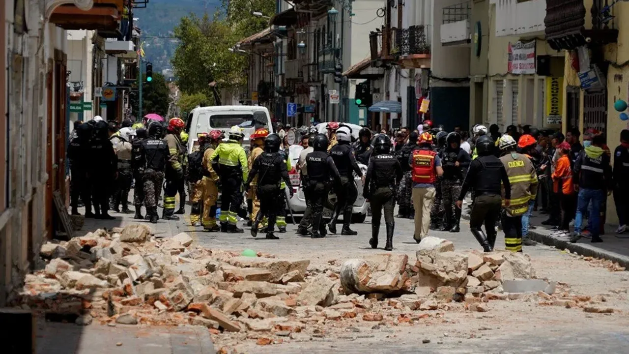 Ekvador'daki depremde ölü ve yaralılar var