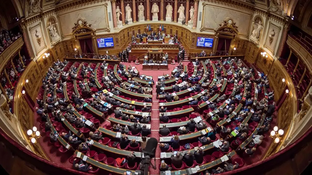 Fransa’yı kaosa sürükleyen emeklilik reformu Senato’da kabul edildi