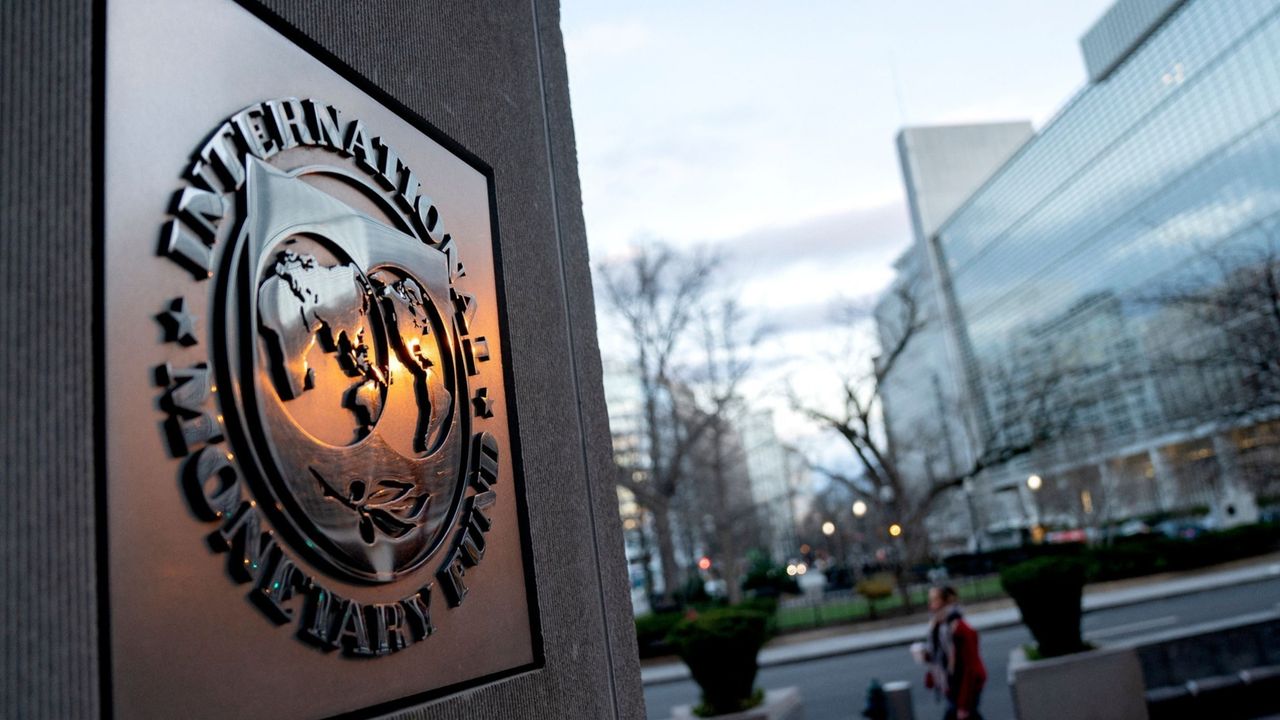 IMF’den Ukrayna için 15,6 milyar dolarlık finansman paketine onay