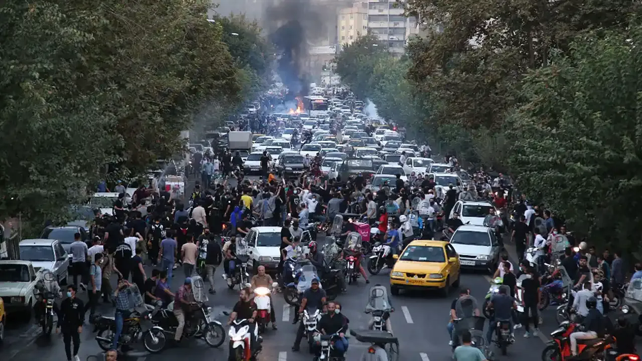 Rejim karşıtı protestolarla çalkalanan İran’da 22 bin kişi affedildi